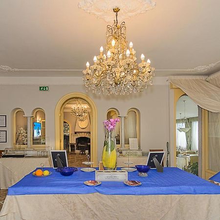 Hotel Poseidon مارينا دي بييتراسانْت المظهر الخارجي الصورة