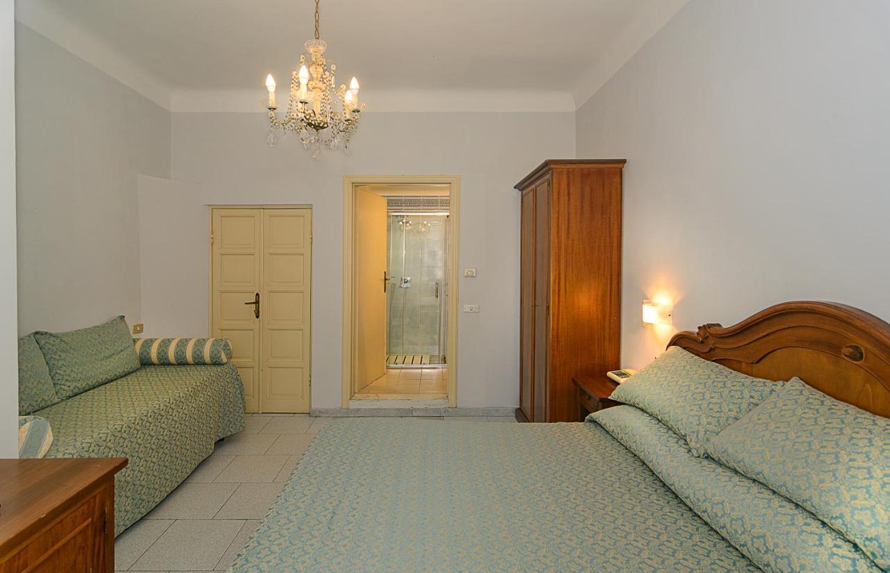 Hotel Poseidon مارينا دي بييتراسانْت المظهر الخارجي الصورة