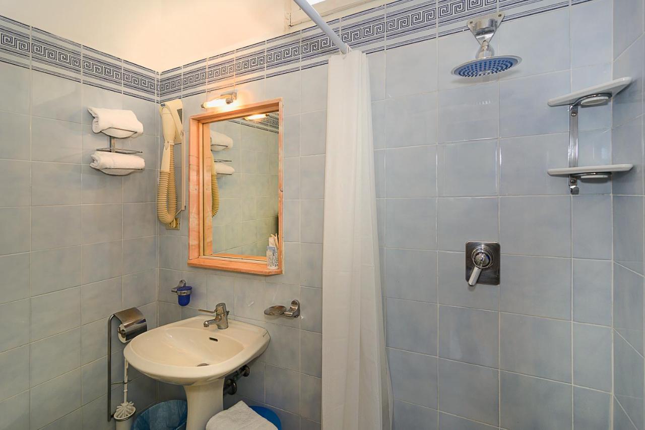 Hotel Poseidon مارينا دي بييتراسانْت المظهر الخارجي الصورة