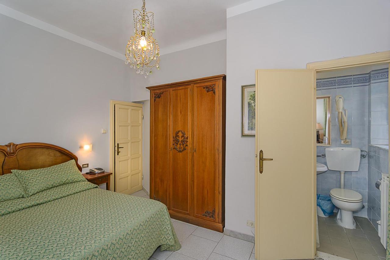 Hotel Poseidon مارينا دي بييتراسانْت المظهر الخارجي الصورة
