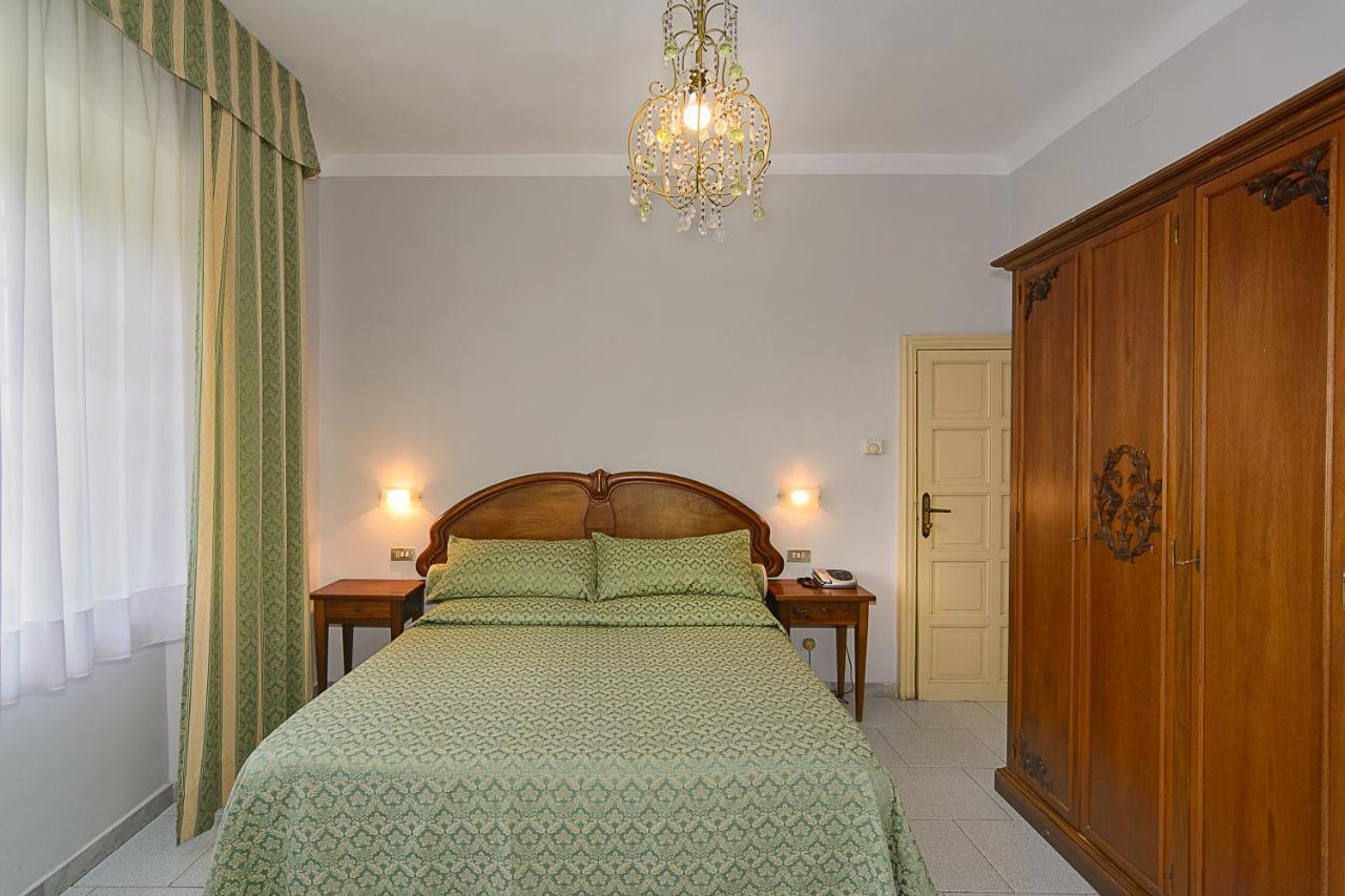 Hotel Poseidon مارينا دي بييتراسانْت المظهر الخارجي الصورة
