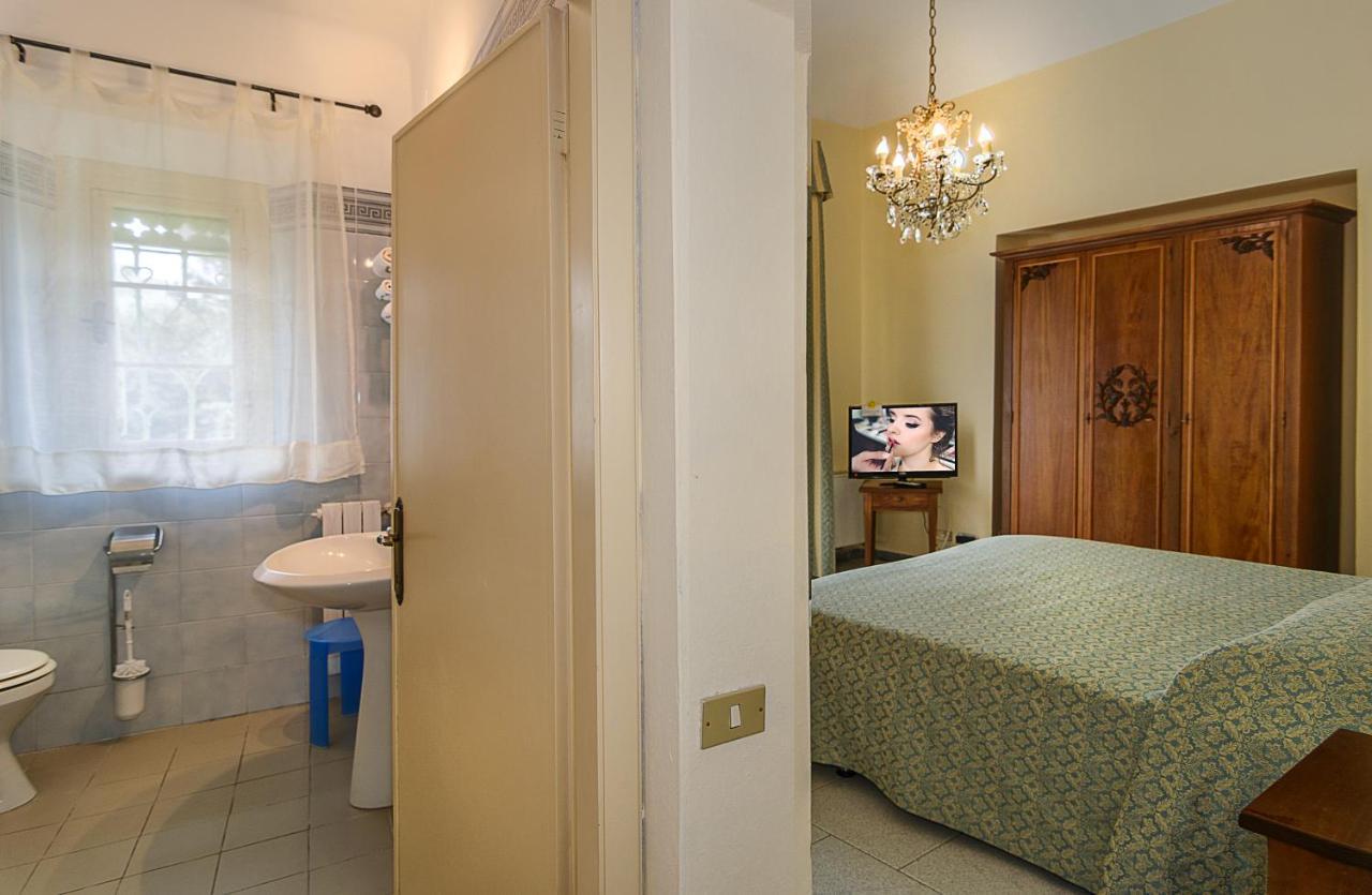 Hotel Poseidon مارينا دي بييتراسانْت المظهر الخارجي الصورة