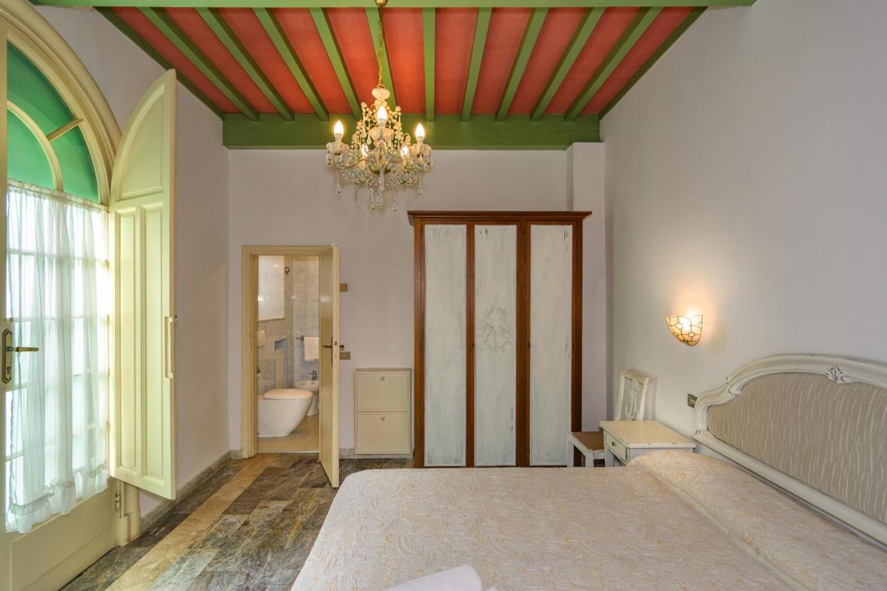 Hotel Poseidon مارينا دي بييتراسانْت المظهر الخارجي الصورة