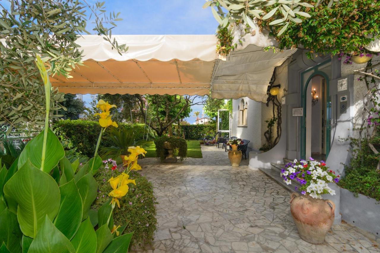 Hotel Poseidon مارينا دي بييتراسانْت المظهر الخارجي الصورة