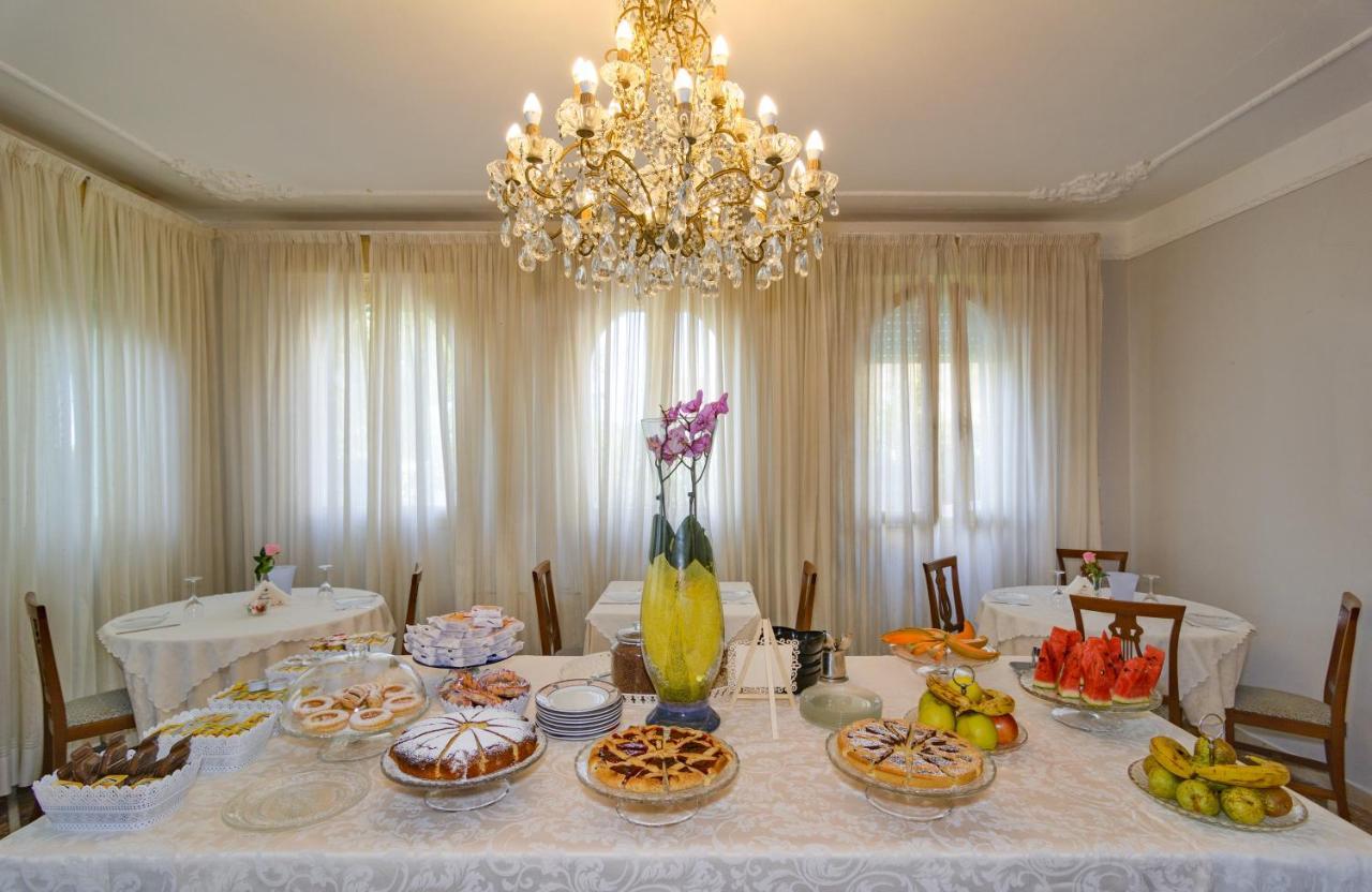 Hotel Poseidon مارينا دي بييتراسانْت المظهر الخارجي الصورة