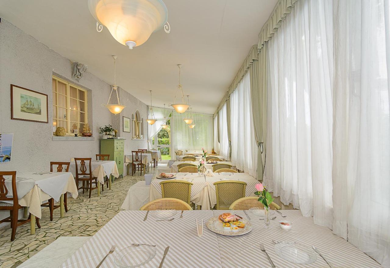 Hotel Poseidon مارينا دي بييتراسانْت المظهر الخارجي الصورة
