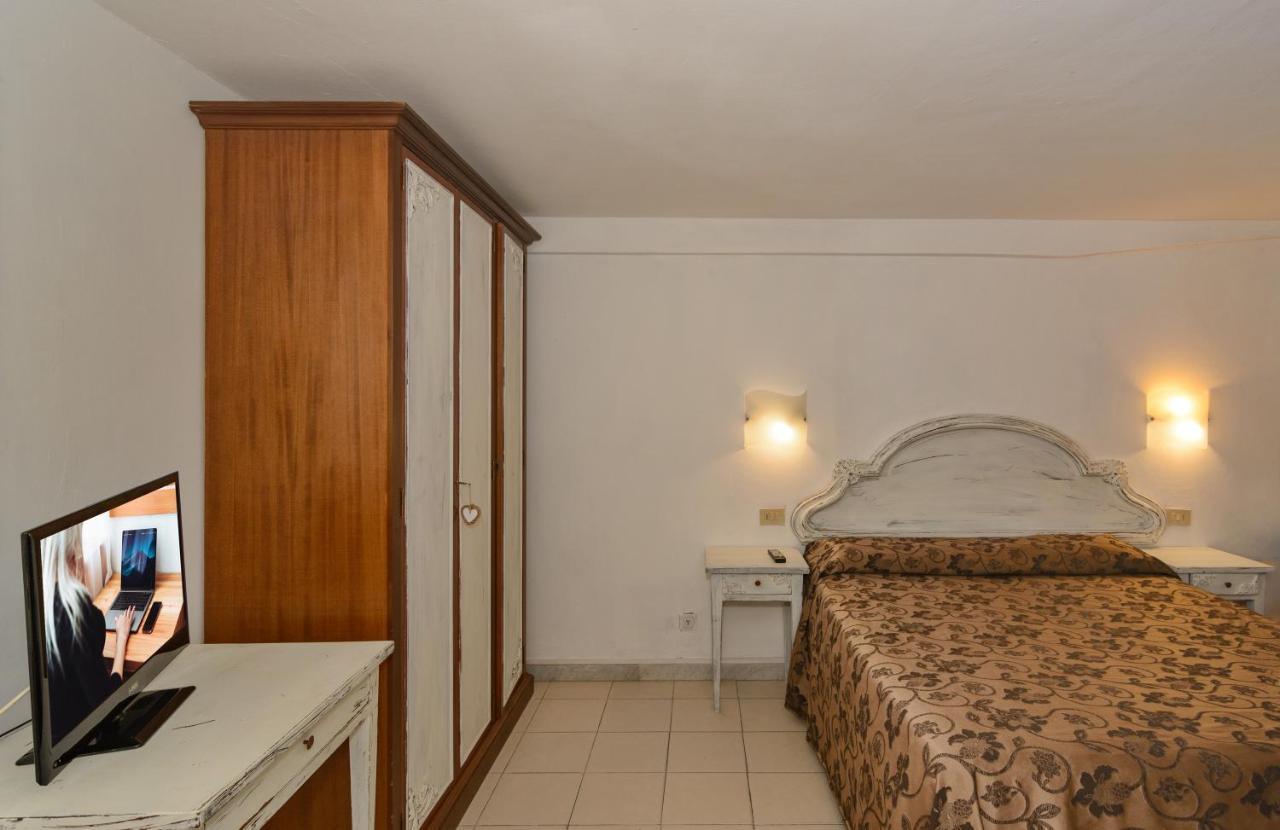 Hotel Poseidon مارينا دي بييتراسانْت المظهر الخارجي الصورة