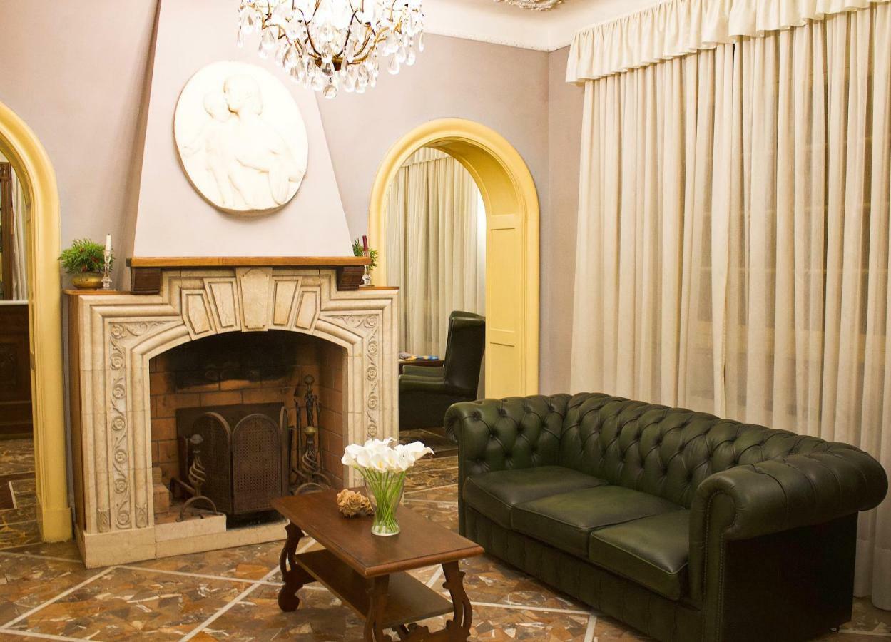 Hotel Poseidon مارينا دي بييتراسانْت المظهر الخارجي الصورة