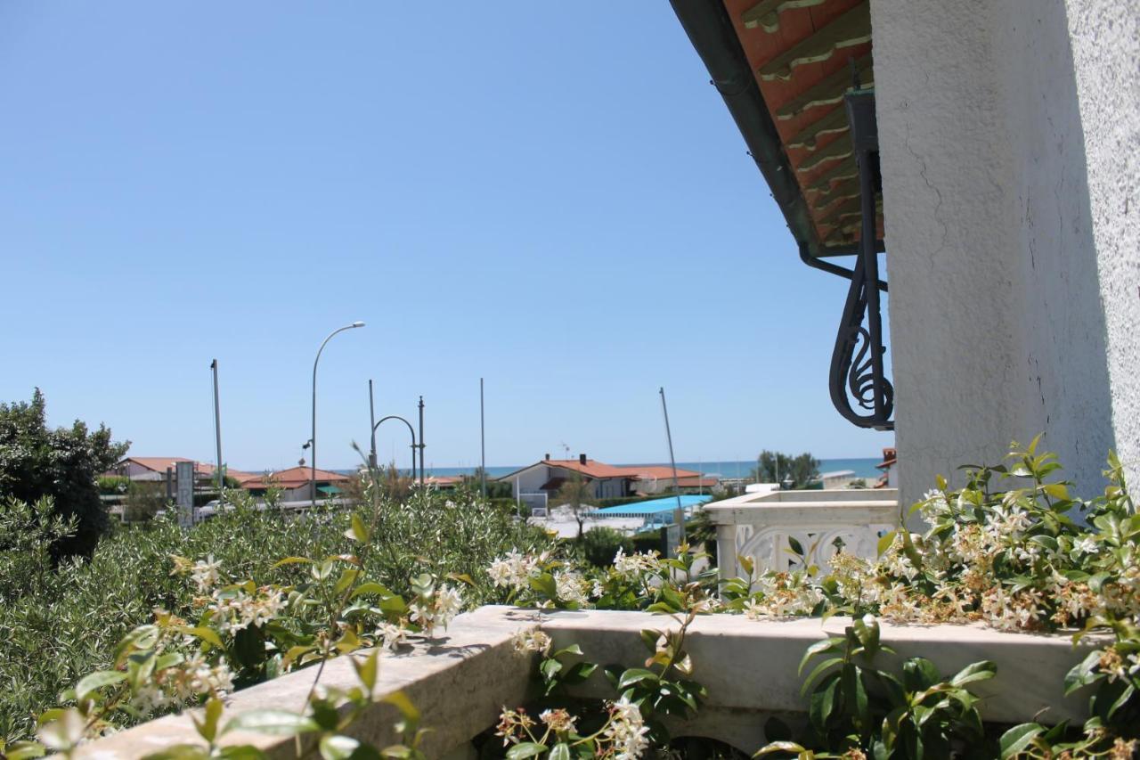 Hotel Poseidon مارينا دي بييتراسانْت المظهر الخارجي الصورة
